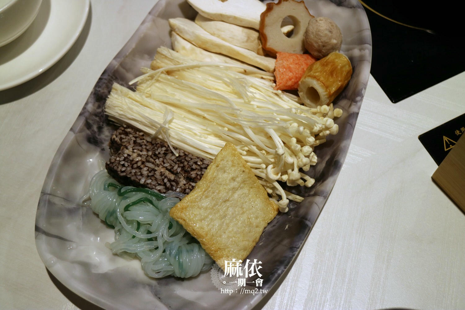 築間幸福鍋物 桃園鍋物│湯底特別選擇多,CP值高的自助吧,光冰淇淋就多達22種!#築間菜單 #桃園火車站美食 - 第20張圖 築間幸福鍋物