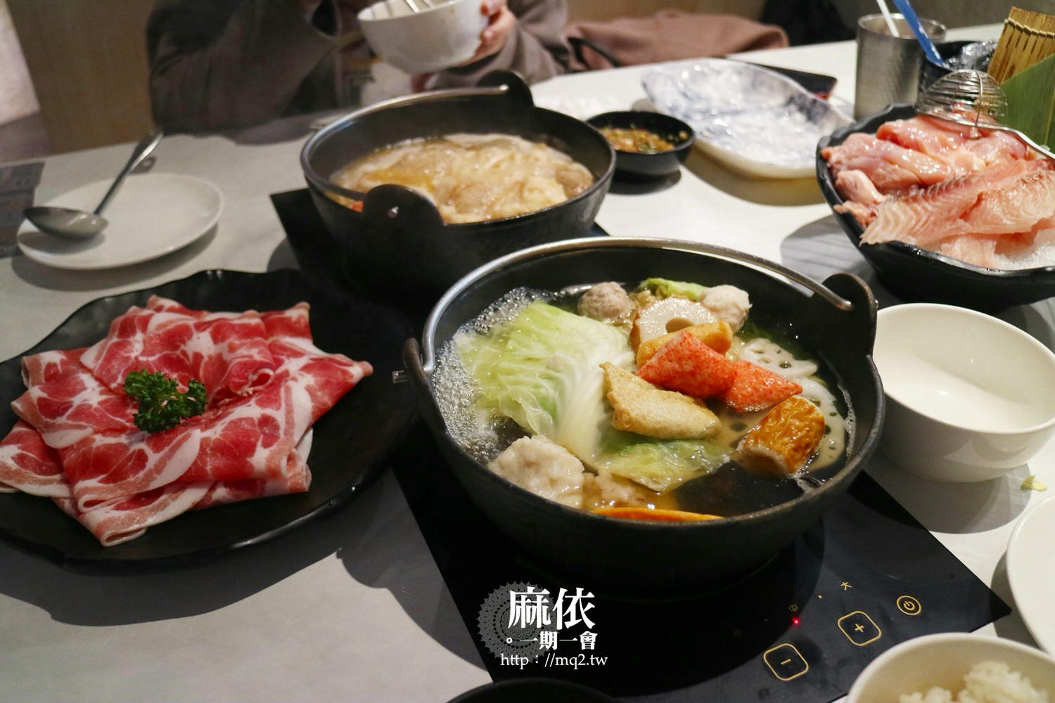 築間幸福鍋物 桃園鍋物│湯底特別選擇多,CP值高的自助吧,光冰淇淋就多達22種!#築間菜單 #桃園火車站美食 - 第1張圖 築間幸福鍋物