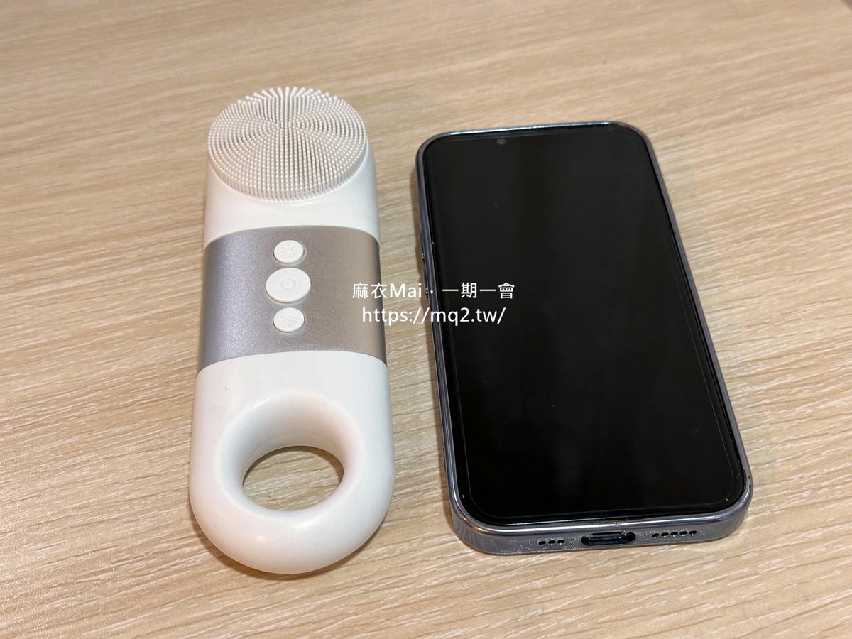 【開箱】PROTON普騰 三效音波潔膚儀|音波洗臉+熱敷冰鎮+保養導入,一機搞定的居家美容神器! - 第6張圖 三效音波光潤亮顏潔膚儀