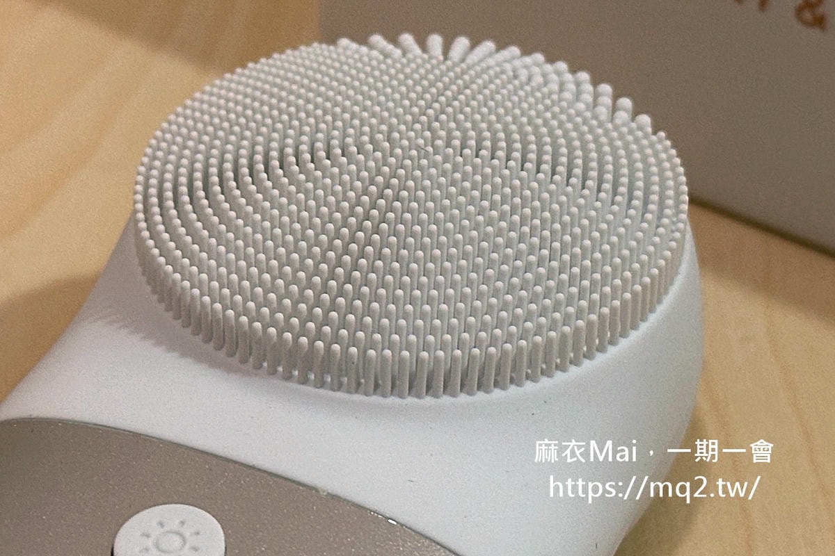 【開箱】PROTON普騰 三效音波潔膚儀|音波洗臉+熱敷冰鎮+保養導入,一機搞定的居家美容神器! - 第9張圖 三效音波光潤亮顏潔膚儀