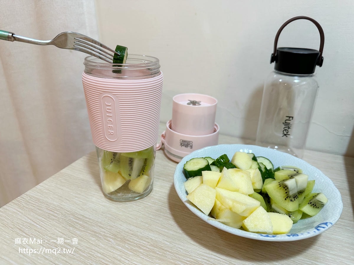 富士電通隨行果汁機好用嗎?開箱分享,玻璃杯身+USB充電一次擁有! - 第9張圖 富士電通隨行杯無線果汁機