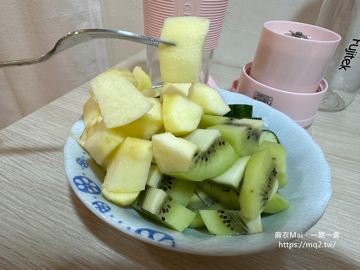 富士電通隨行果汁機好用嗎?開箱分享,玻璃杯身+USB充電一次擁有! - 第10張圖 富士電通隨行杯無線果汁機